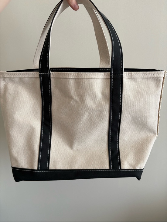 L.L. Bean Handbags - LL Bean Size Medium Zip Top Boat and Tote with Regular Handles